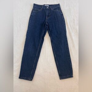 Pull & Bear Size 2-4 (Euro Size 34) Mom Jeans. Medium-Dark Wash. 100% Cotton.